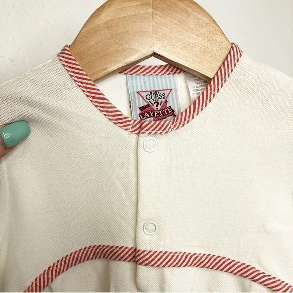 Vintage Baby Guess footie romper white w/ embroidered bears size 6 months - Picture 3 of 10